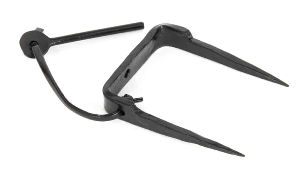 Black Locking Staple Pin 1